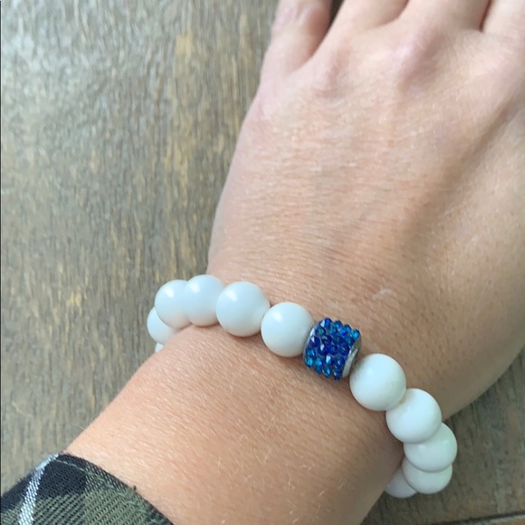 Beaded stretch bracelet with Swarovski blue bead - Picture 3 of 3